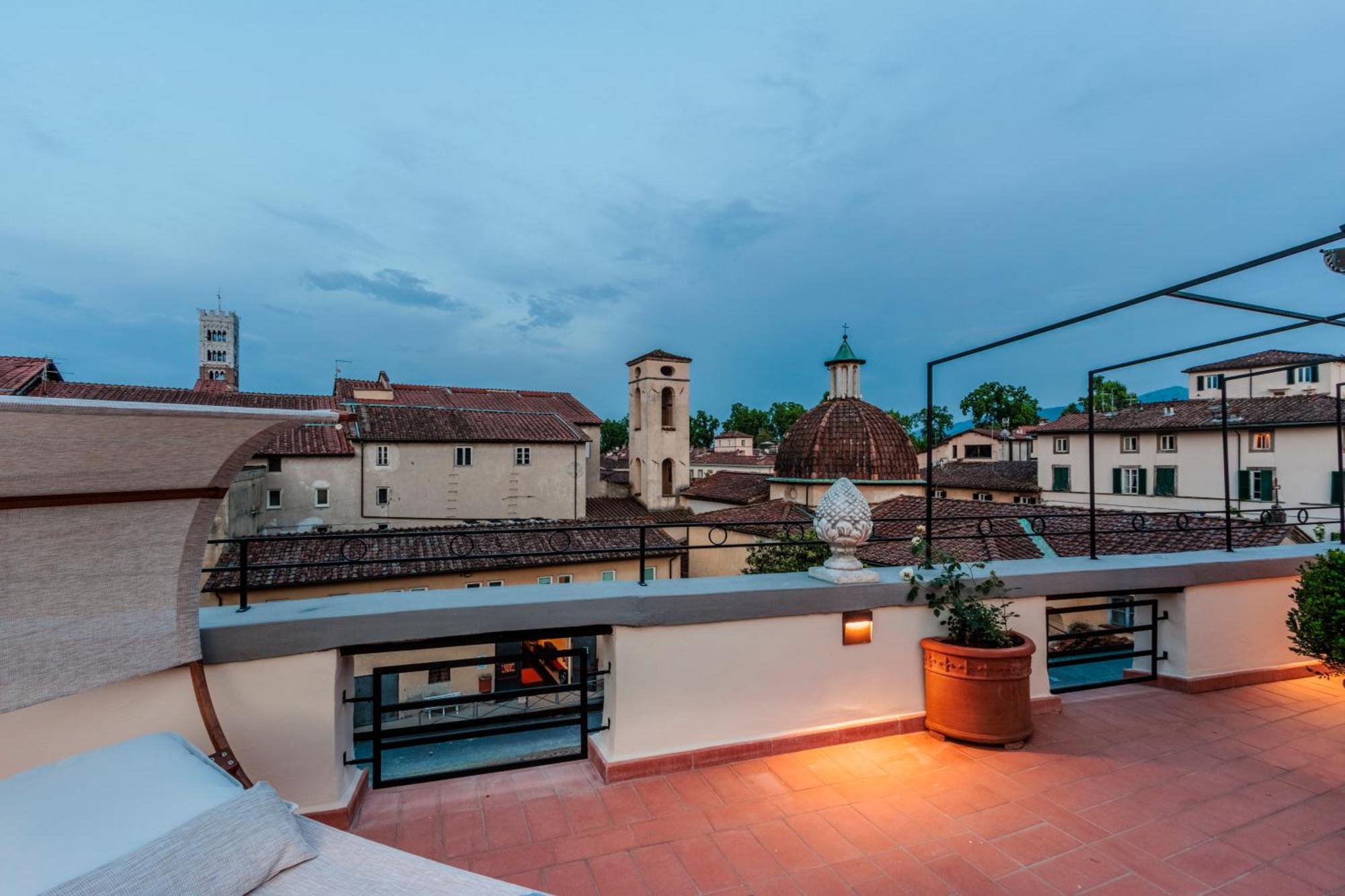 Attico Con Grande Terrazza Sulla Citta Ferienhaus *